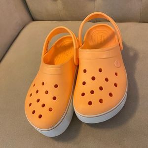 Crocs Womens Size 7 Mens Size 5 orange White Crocband Platform Clogs 205434
